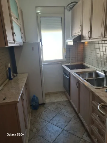 Tirane, Apartament 2+1 me qira tek Rruga Margarita Tutulani 700 Euro