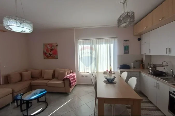 Tirane, jepet me qera apartament 1+1 Kati 2, 88 m² 380 € (Fresku)