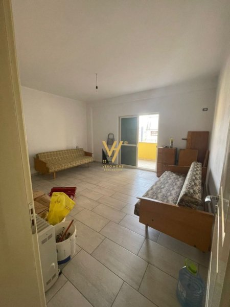 Tirane, jepet me qera apartament 3+1+Ballkon Kati 5, 230 m² 700 € (KODRA E DIELLIT)