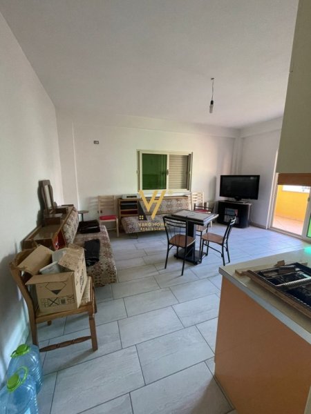 Tirane, jepet me qera apartament 3+1+Ballkon Kati 5, 230 m² 700 € (KODRA E DIELLIT)
