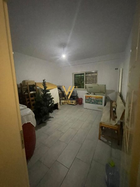 Tirane, jepet me qera apartament 3+1+Ballkon Kati 5, 230 m² 700 € (KODRA E DIELLIT)