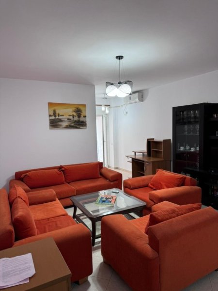 Tirane, jepet me qera apartament 2+1+Ballkon Kati 2, 112 m² 700 € (Zog zi , prane er petrol)