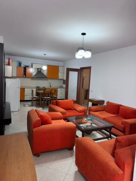Tirane, jepet me qera apartament 2+1+Ballkon Kati 2, 112 m² 700 € (Zog zi , prane er petrol)