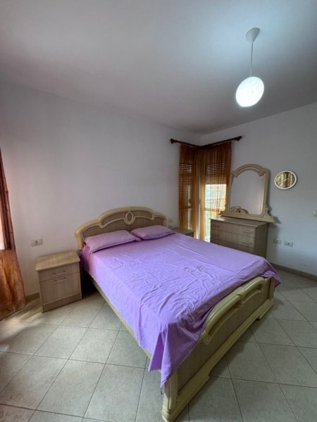 Tirane, jepet me qera apartament 2+1+Ballkon Kati 2, 112 m² 700 € (Zog zi , prane er petrol)