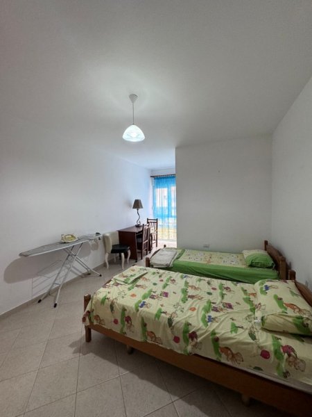 Tirane, jepet me qera apartament 2+1+Ballkon Kati 2, 112 m² 700 € (Zog zi , prane er petrol)