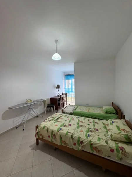 Tirane, jepet me qera apartament 2+1+Ballkon Kati 2, 112 m² 700 € (Zog zi , prane er petrol)