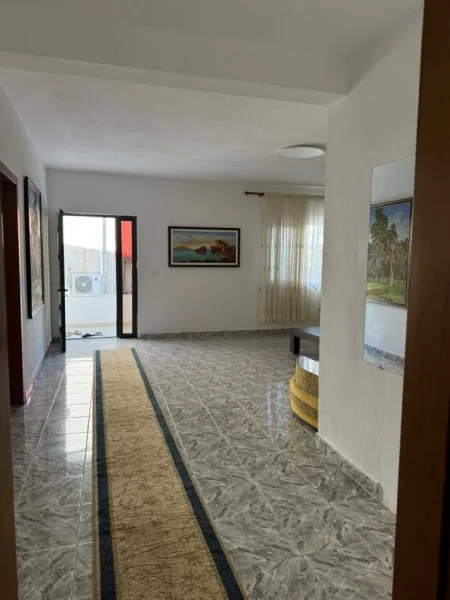 Tirane, jepet me qera shtepi 2+1+Ballkon Kati 2, 100 m² 550 € (Qytet studenti rruga budi)