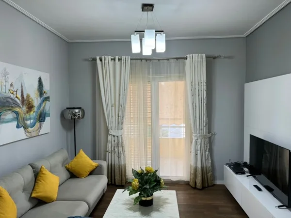 Tirane, jepet me qera apartament 2+1+Ballkon Kati 2, 100 m² 600 € (Rruga e dibres prane spitalit amerikan 2)
