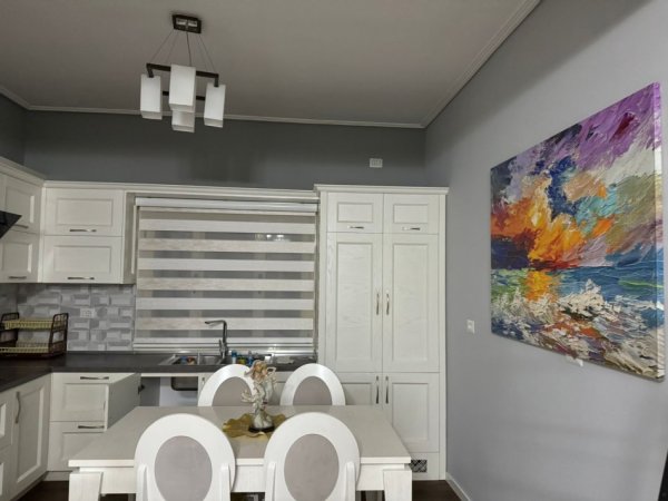 Tirane, jepet me qera apartament 2+1+Ballkon Kati 2, 100 m² 600 € (Rruga e dibres prane spitalit amerikan 2)