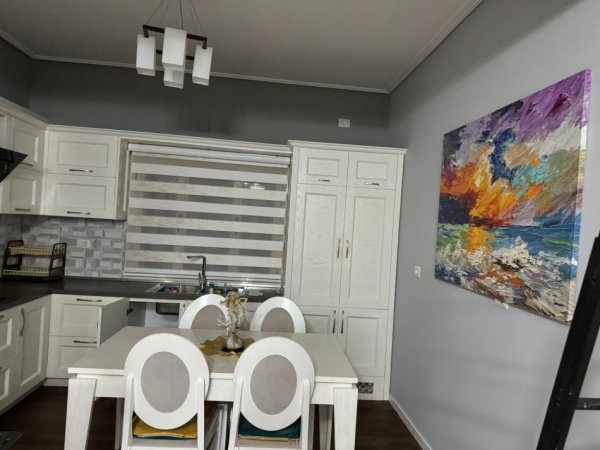 Tirane, jepet me qera apartament 2+1+Ballkon Kati 2, 100 m² 600 € (Rruga e dibres prane spitalit amerikan 2)