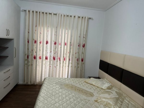 Tirane, jepet me qera apartament 2+1+Ballkon Kati 2, 100 m² 600 € (Rruga e dibres prane spitalit amerikan 2)