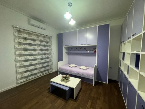 Tirane, jepet me qera apartament 2+1+Ballkon Kati 2, 100 m² 600 € (Rruga e dibres prane spitalit amerikan 2)