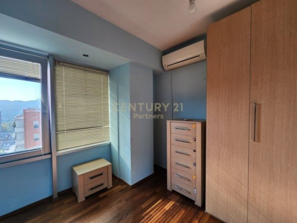 Tirane, jepet me qera apartament 2+1+Ballkon Kati 9, 115 m² 650 € (Rruga e Kavajes)