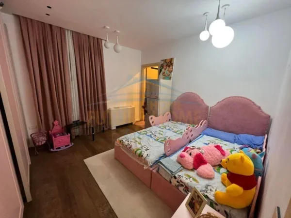 Tirane, jepet me qera apartament 1+1 Kati 6, 115 m² 800 € (green city)