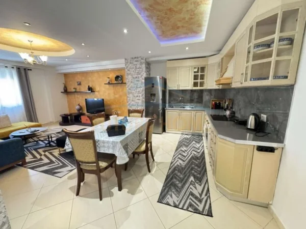Tirane, jepet me qera apartament 1+1 Kati 5, 92 m² 900 € (Air Albania.)