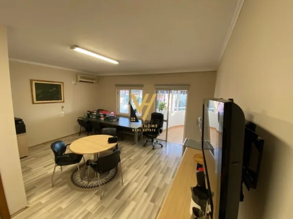 Tirane, jepet me qera apartament 2+1+Ballkon Kati 10, 145 m² 1.300 € (BLLOK)