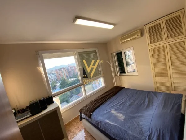 Tirane, jepet me qera apartament 2+1+Ballkon Kati 10, 145 m² 1.300 € (BLLOK)