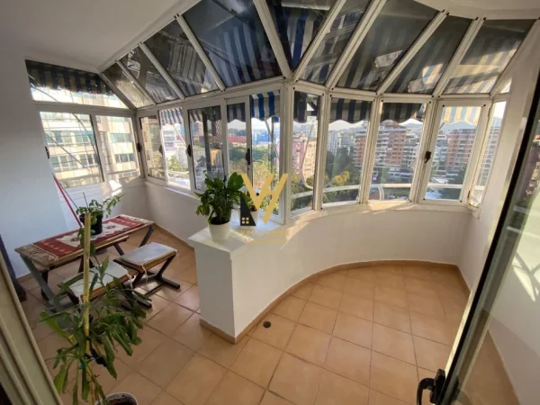 Tirane, jepet me qera apartament 2+1+Ballkon Kati 10, 145 m² 1.300 € (BLLOK)