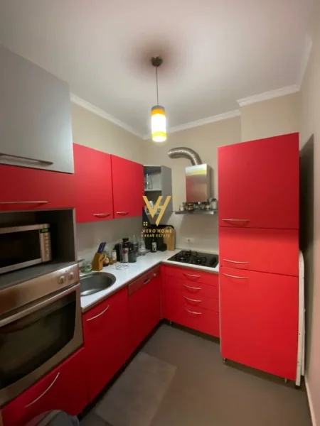 Tirane, jepet me qera apartament 2+1+Ballkon Kati 10, 145 m² 1.300 € (BLLOK)