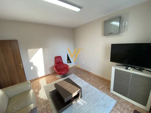 Tirane, jepet me qera apartament 2+1+Ballkon Kati 10, 145 m² 1.300 € (BLLOK)