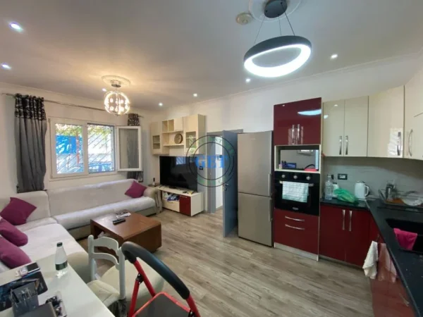 Elbasan, shitet shtepi 1 Katshe Kati 1, 295 m² 220.000 € (Ukd)