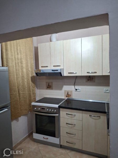 Tirane, jepet me qera apartament 1+1+Ballkon Kati 1, 55 m² 450 € (RRUGA DIBRES)