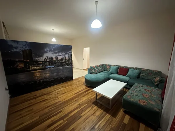 Tirane, jepet me qera apartament 2+1+Ballkon Kati 1, 85 m² 380 € (QYTET STUDENTI)