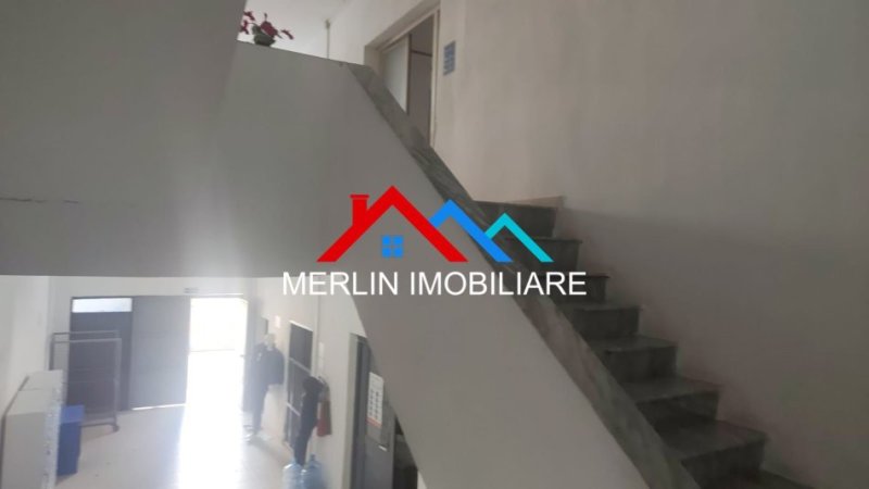 Tirane, jepet me qera ambjent biznesi Kati 2, 900 m² 2.850 € (RRUGA  FABRIKA E QELQIT)