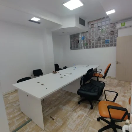 Tirane, jepet me qera ambjent biznesi Kati 0, 200 m² 2.500 € (RRUGA E DIBRES)