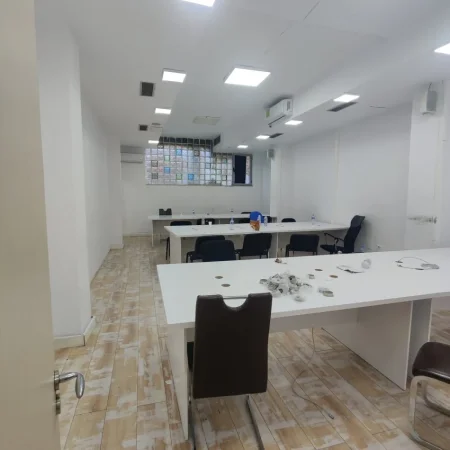 Tirane, jepet me qera ambjent biznesi Kati 0, 200 m² 2.500 € (RRUGA E DIBRES)