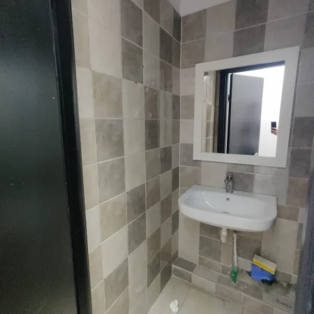 Tirane, jepet me qera ambjent biznesi Kati 0, 200 m² 2.500 € (RRUGA E DIBRES)