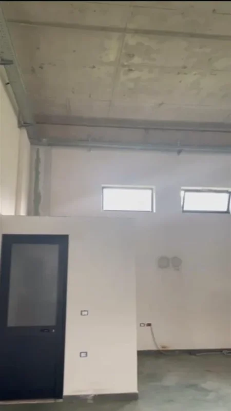 Jepet me qera magazine Kati 0, 300 m² 1.200 € (Vaqarr)