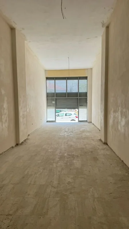 Durres, shitet dyqan Kati 1, 72 m² 72.000 € (ISH URT DURRES!)