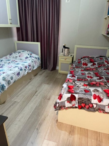 Tirane, jepet me qera apartament 3+1+Ballkon Kati 2, 105 m² 900 € (kopshit zoologjik)