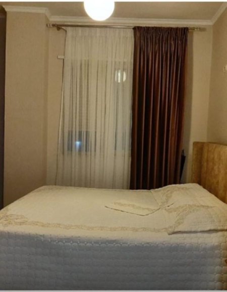 Tirane, jepet me qera apartament 3+1+Ballkon Kati 2, 105 m² 900 € (kopshit zoologjik)