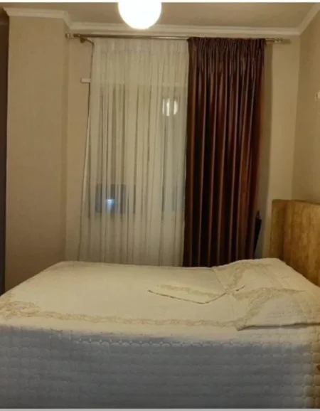 Tirane, jepet me qera apartament 3+1+Ballkon Kati 2, 105 m² 900 € (kopshit zoologjik)