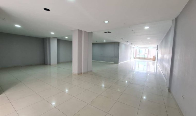 Tirane, jepet me qera ambjent biznesi Kati 1, 412 m² 2.500 € (ASTIR)