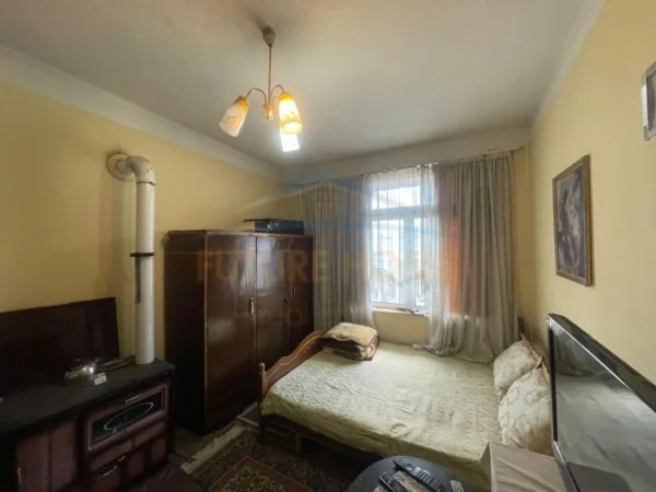 Korce, shitet apartament 1+1 Kati 4, 63 m² 48.000 € (Lagjia 9)