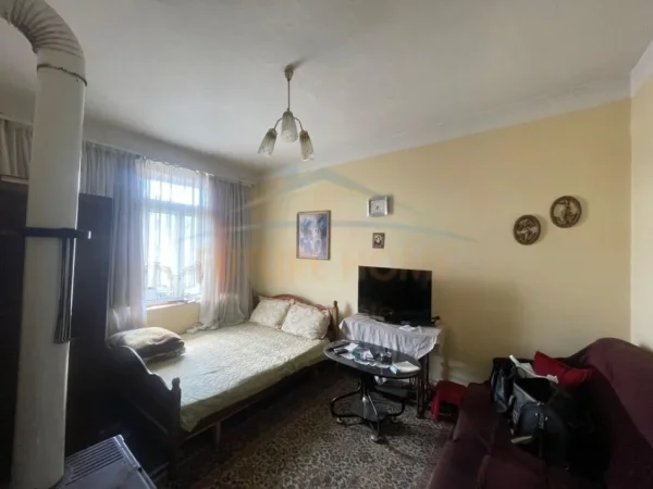 Korce, shitet apartament 1+1 Kati 4, 63 m² 48.000 € (Lagjia 9)