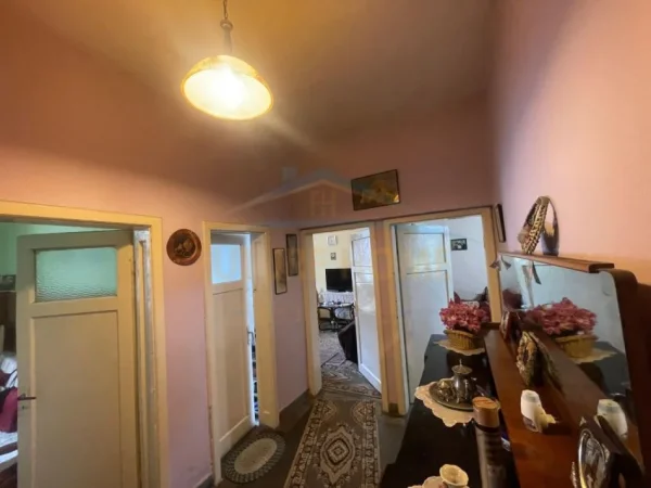 Korce, shitet apartament 1+1 Kati 4, 63 m² 48.000 € (Lagjia 9)