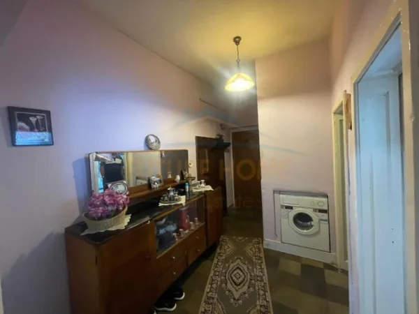 Korce, shitet apartament 1+1 Kati 4, 63 m² 48.000 € (Lagjia 9)