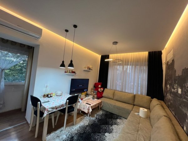 Tirane, jepet me qera zyre Kati 2, 60 m² 800 € (RRUGA BARDHYL)