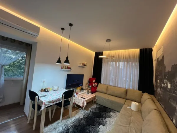 Tirane, jepet me qera zyre Kati 2, 60 m² 800 € (RRUGA BARDHYL)