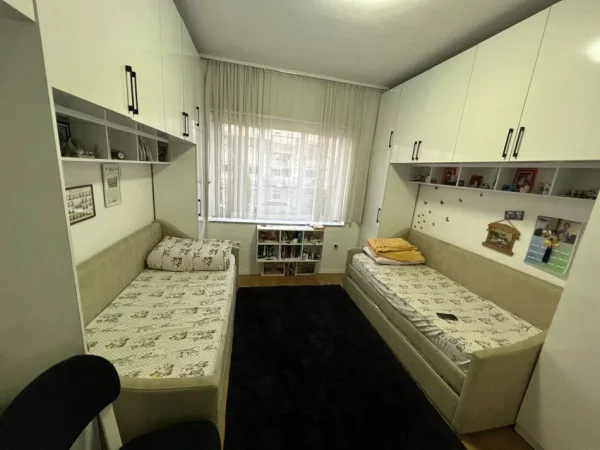 Tirane, jepet me qera zyre Kati 2, 60 m² 800 € (RRUGA BARDHYL)