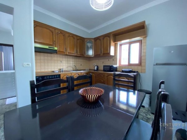Tirane, jepet me qera apartament 4+1+Aneks+Ballkon Kati 3, 160 m² 1.500 € (DON BOSKO)