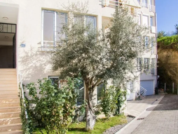 Tirane, jepet me qera apartament duplex Dublex Kati 3, 120 m² 1.000 € (Kodra e Diellit)
