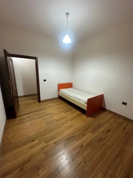 Tirane, jepet me qera apartament 2+1+Aneks Kati 1, 87 m² 380 € (ali demi)
