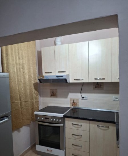 Tirane, jepet me qera apartament 1+1+Aneks Kati 1, 56 m² 450 € (rruga e dibres , medreseja)