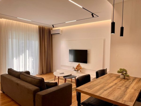 Tirane, jepet me qera apartament 1+1+Ballkon Kati 2, 72 m² 700 € (Komuna e Parisit &quot; Kika 2&quot;)