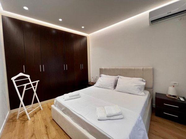 Tirane, jepet me qera apartament 1+1+Ballkon Kati 2, 72 m² 700 € (Komuna e Parisit &quot; Kika 2&quot;)